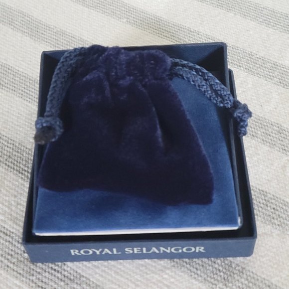 Royal Selangor Necklace - Picture 4 of 10